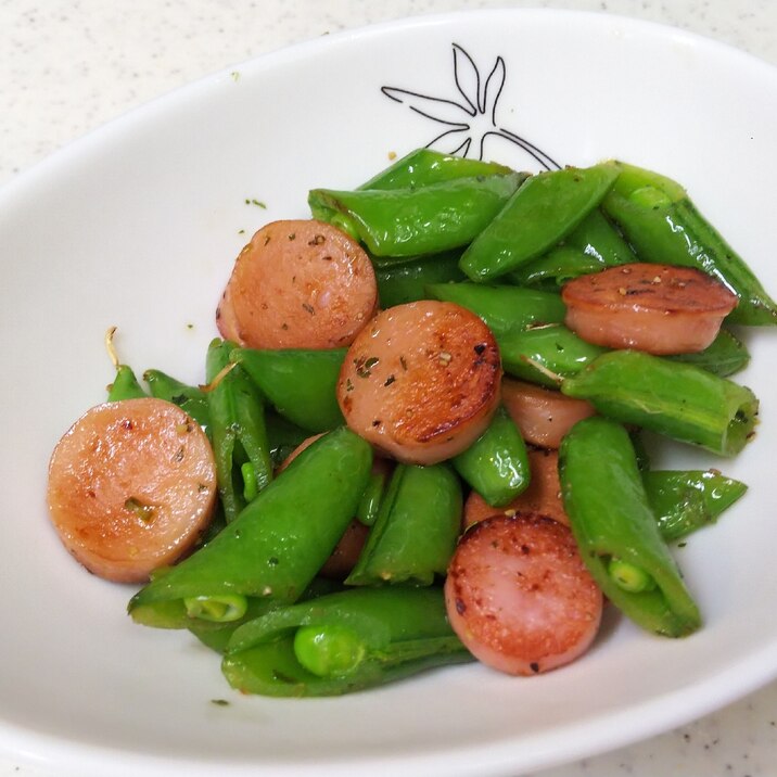 スナップえんどうと魚肉ソーセージのハーブソルト炒め